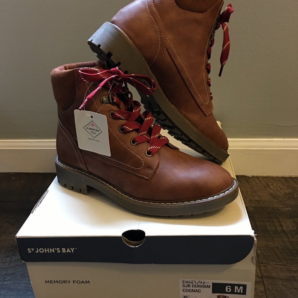 Women's Hiking Boots (St. Johns Bay, Memory Foam, Brown)